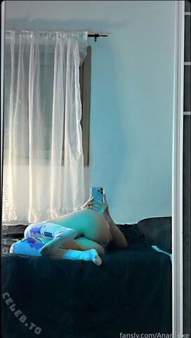 anari.exe nude photo 25