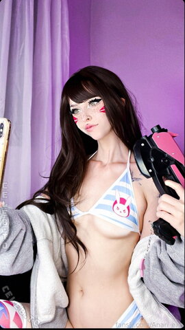 anari.exe nude photo 15