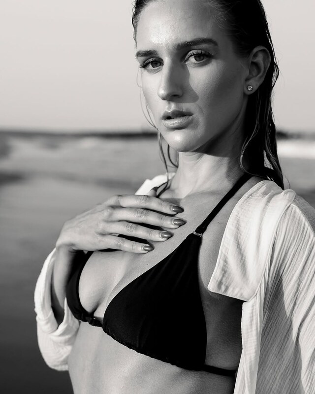 Anastasia Livesay nude photo 10
