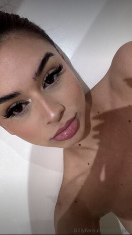 Andiegen nude photo 1