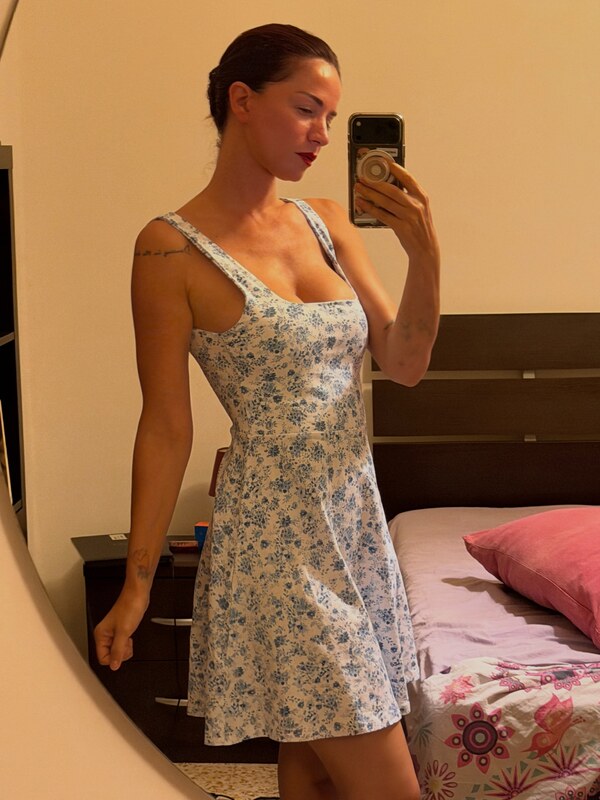 Andrea Delogu nude photo 7
