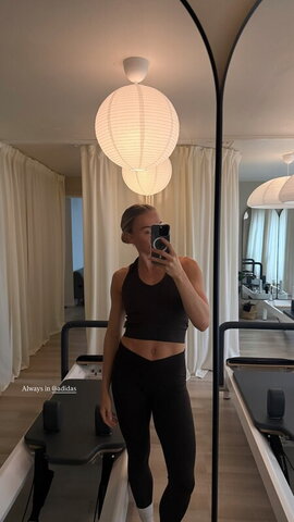 Andrea Rooth Hot (1 photo)