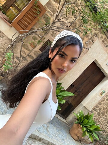 Aneeqa Farid nude photo 2