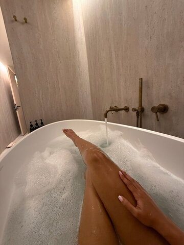 Aneeqa Farid nude photo 12