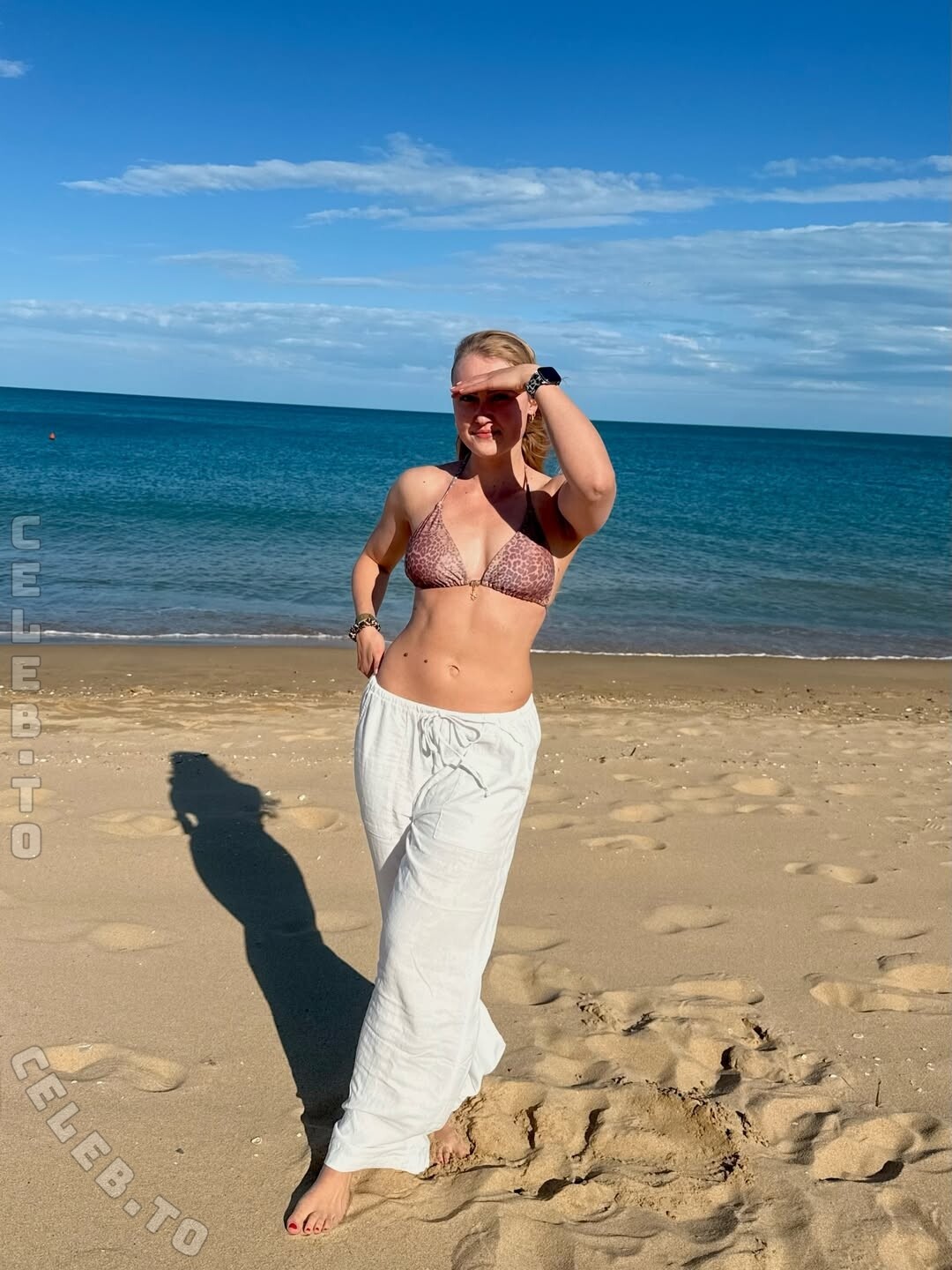 Aneketbn nude photo 9
