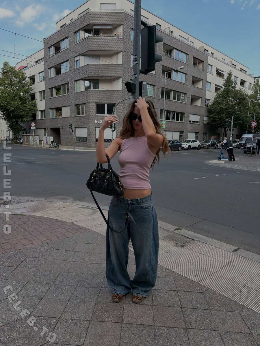 anfr00 nude photo 2