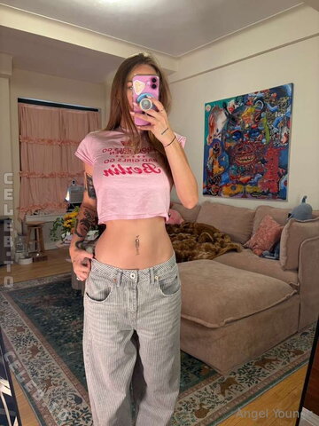 Angel Youngs photo 2