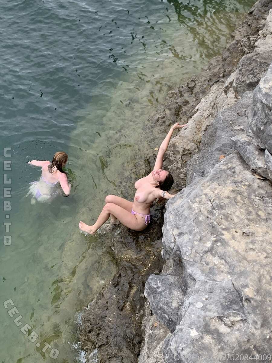 Angel Youngs nude photo 4