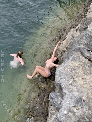 Angel Youngs photo 4