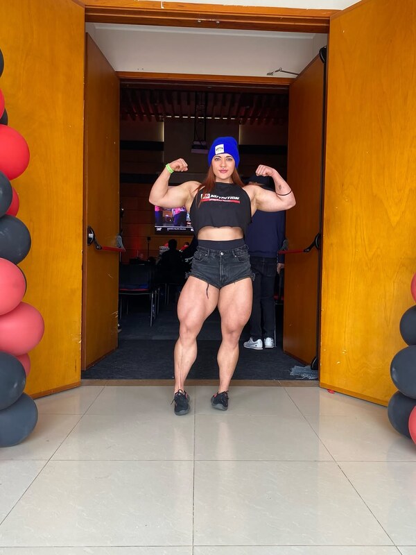 Angela Bodybuilder nude photo 11