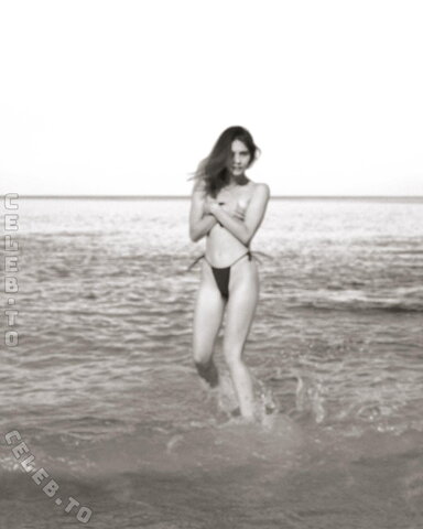 Angela Nikolau nude photo 12
