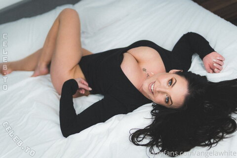 Angela White photo 6