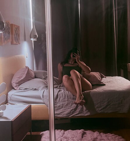 Angelatravelart nude photo 12