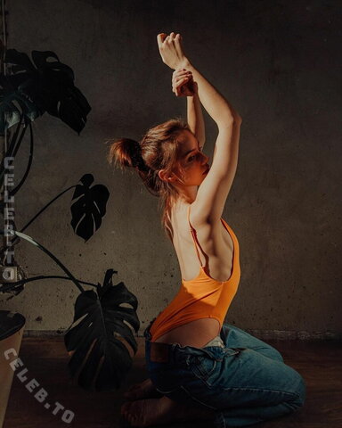Angelina Romashka nude photo 13