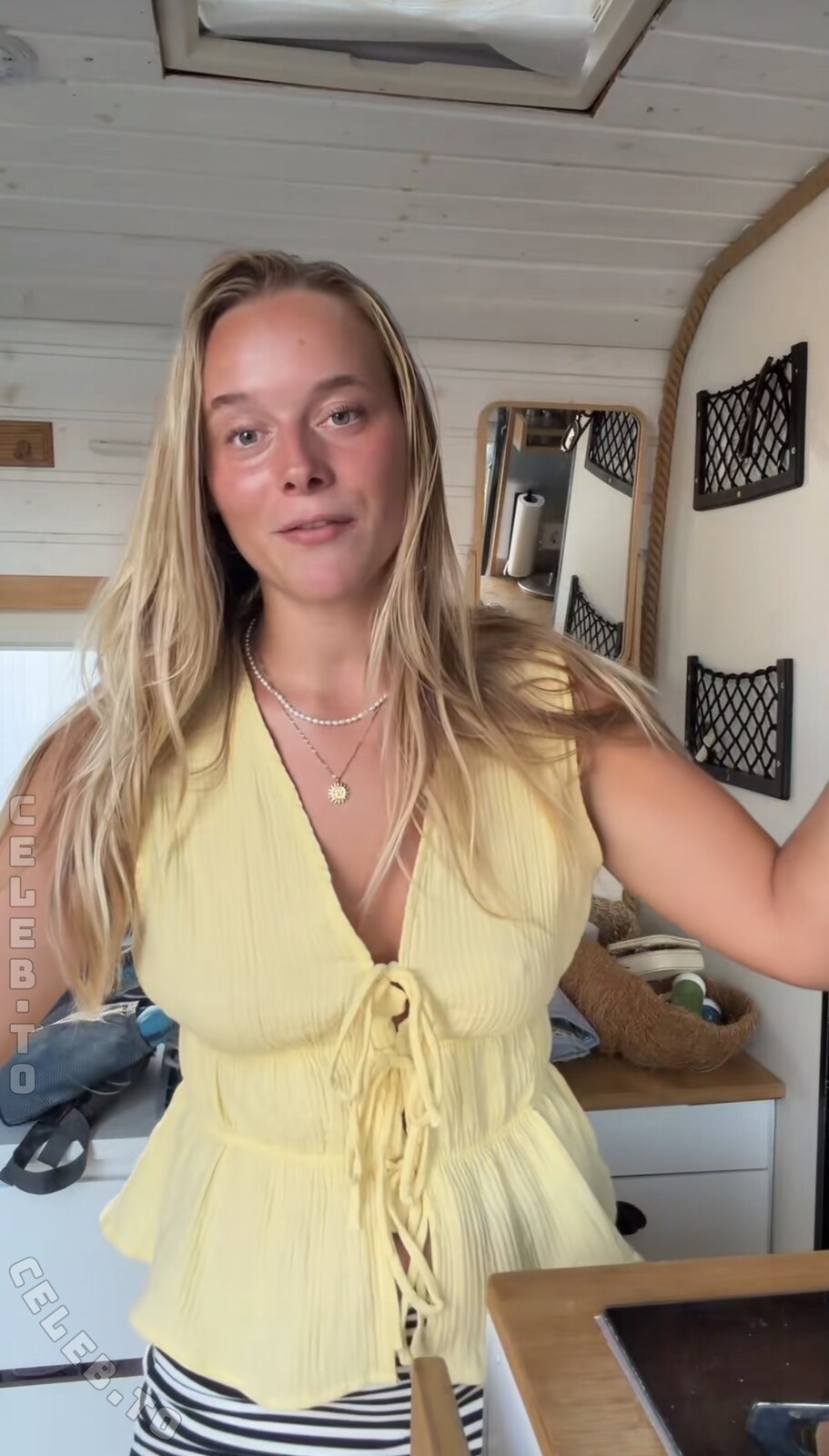 Angelinajoleen_ nude photo 2