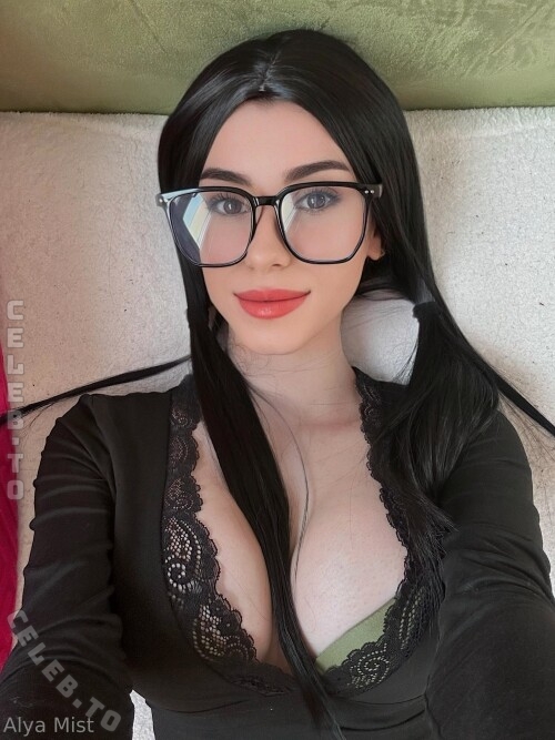 angelqu33n nude photo 9