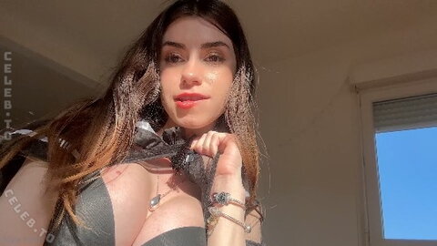 angelqu33n nude photo 15