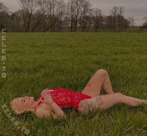 Angelxxx nude photo 7