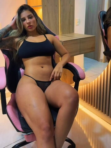 Anggycol nude photo 3