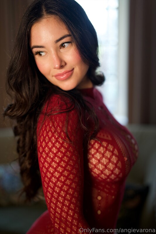 Angie Varona nude photo 7