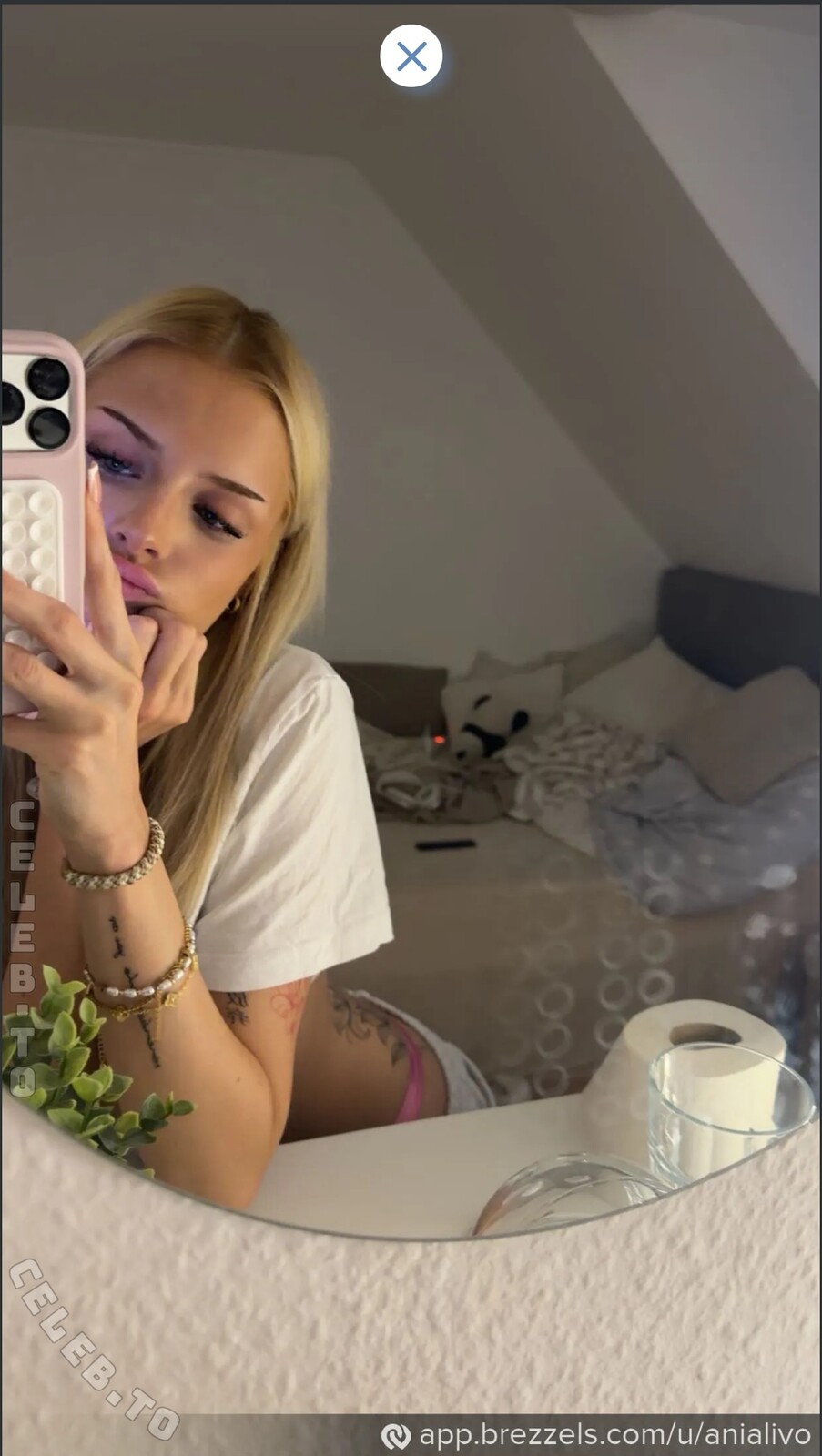 Anialivo nude photo 1