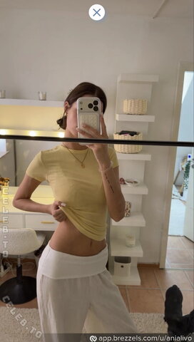 Anialivo nude photo 1