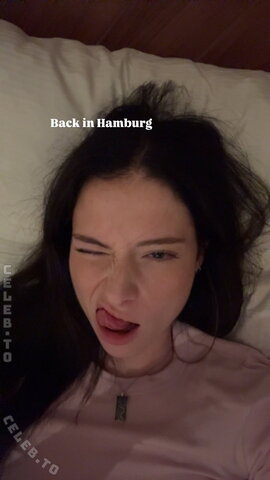 Anica Zimmermann nude photo 18