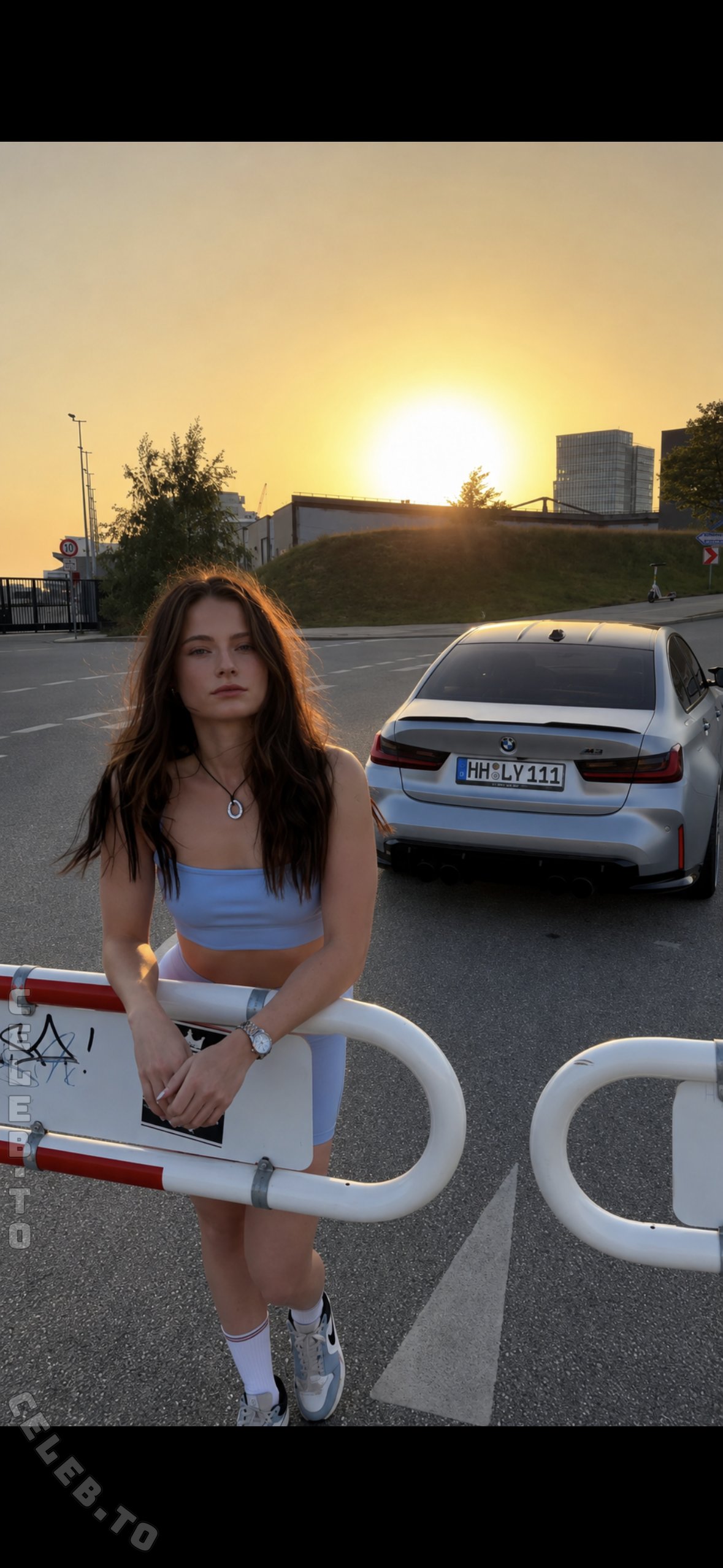 Anica Zimmermann nude photo 9