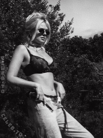 anjaawe nude photo 2
