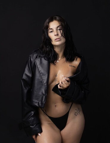 Ann Esteves nude photo 2
