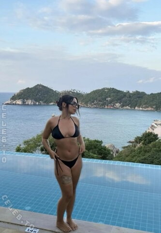 Anna Abreau nude photo 25