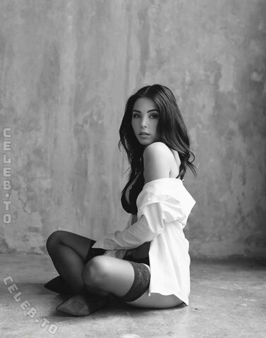 Anna Akana – black/white chair
