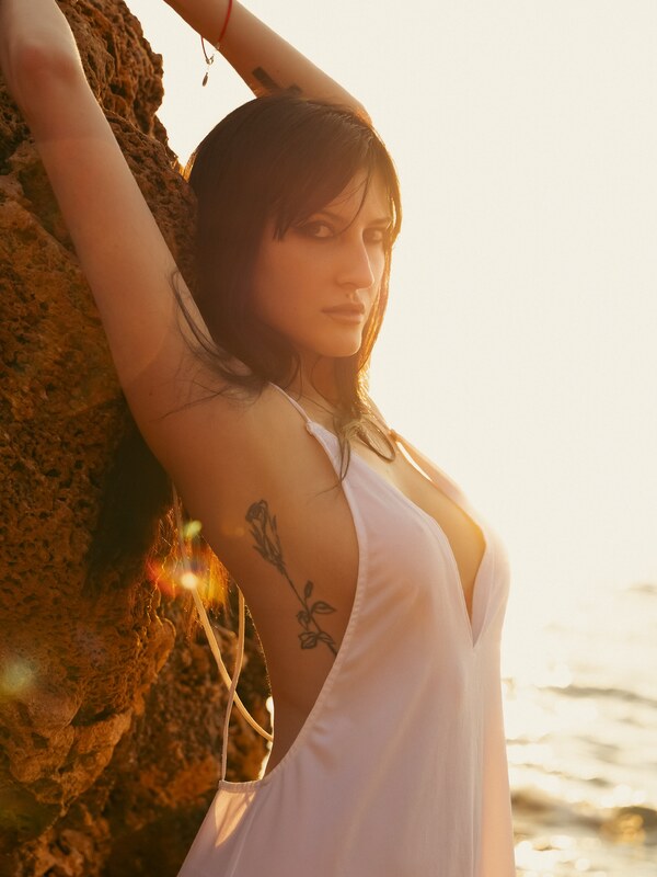 Anna Anannke nude photo 5