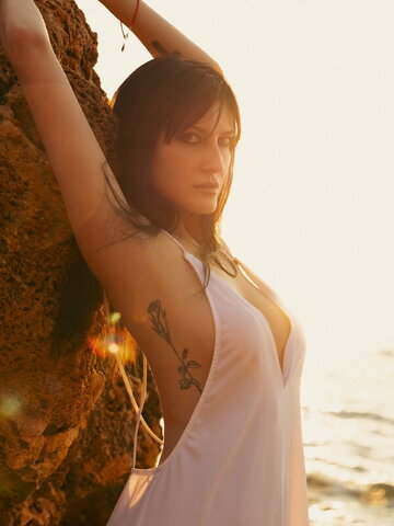 Anna Anannke nude photo 2