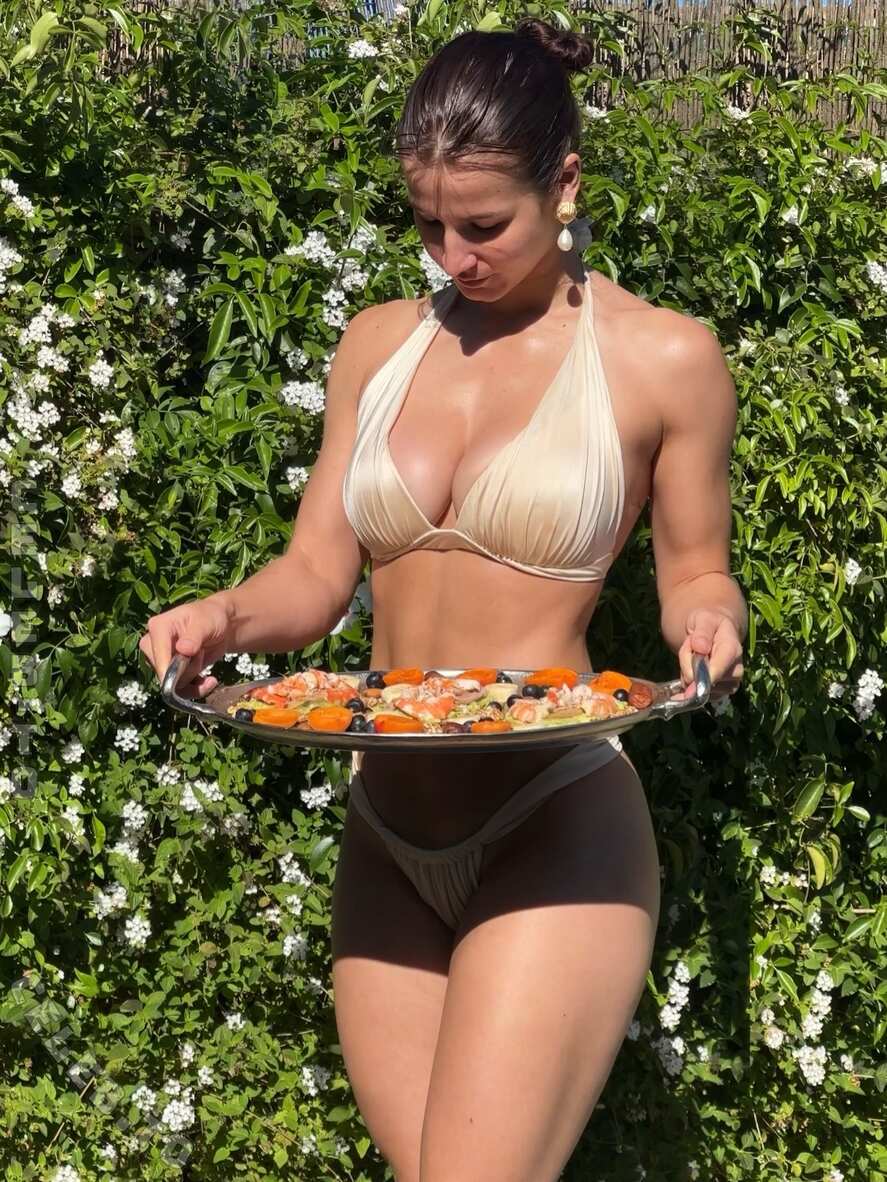 Anna Arevalo nude photo 1