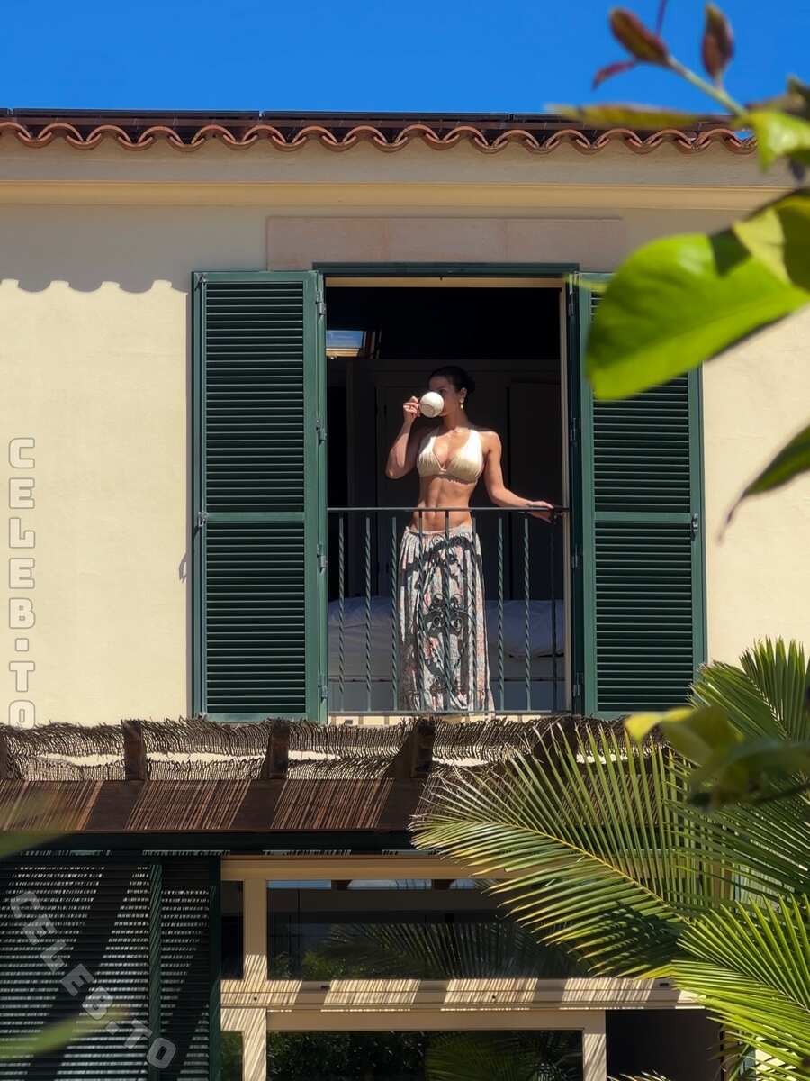 Anna Arevalo nude photo 3