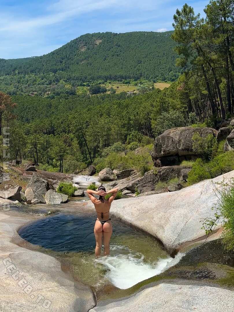 Anna Arevalo nude photo 3
