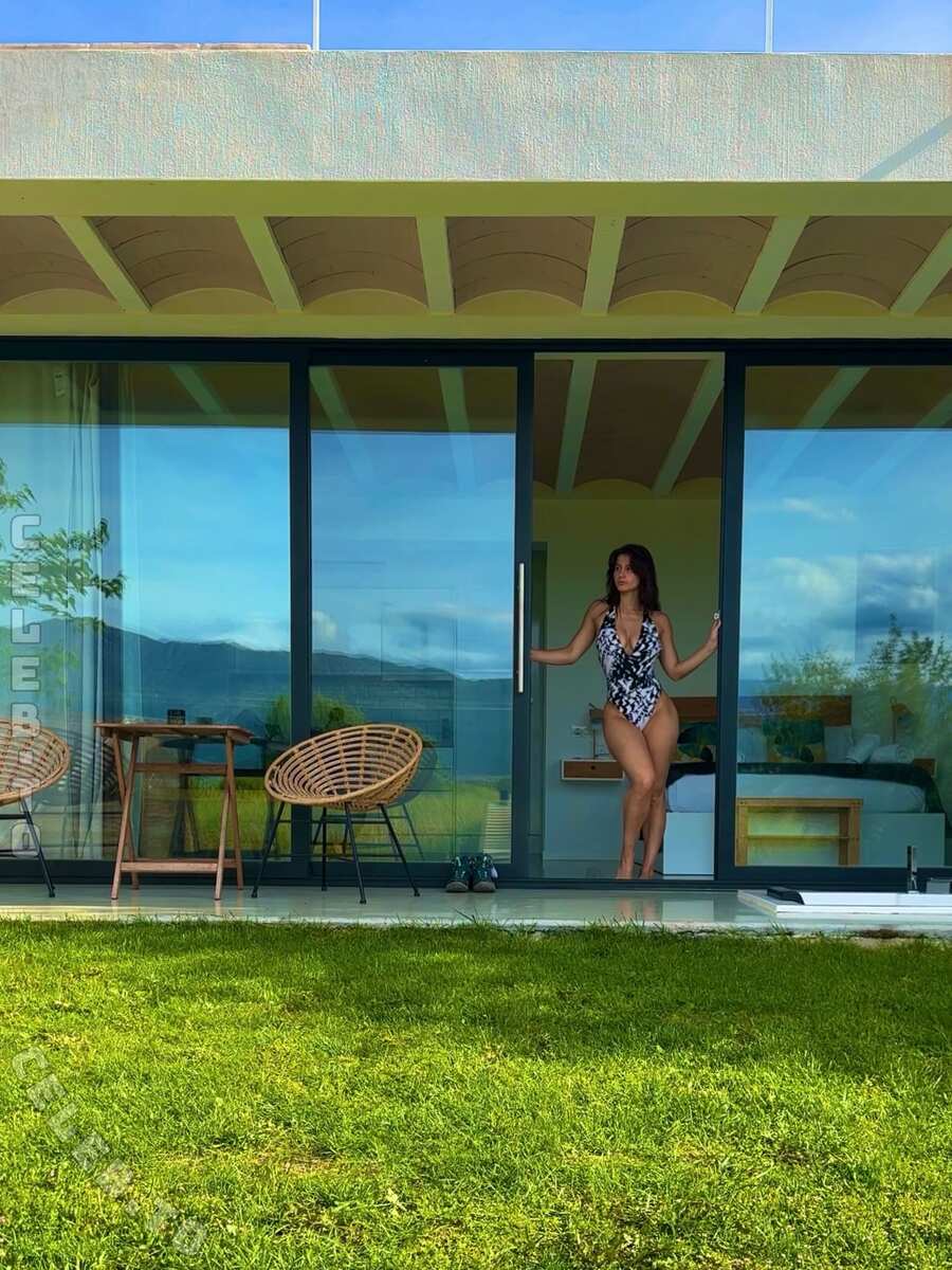 Anna Arevalo nude photo 2