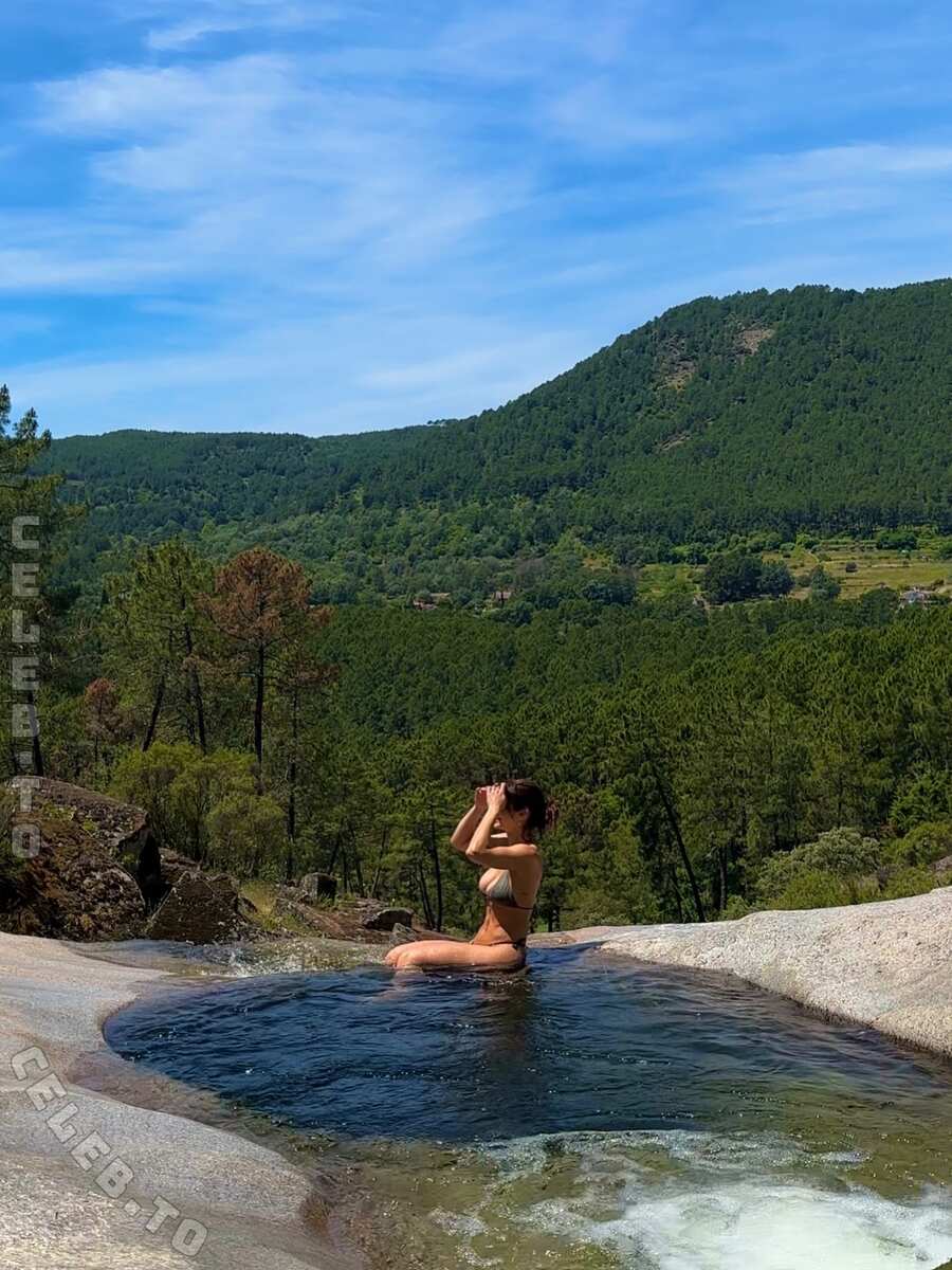 Anna Arevalo nude photo 4
