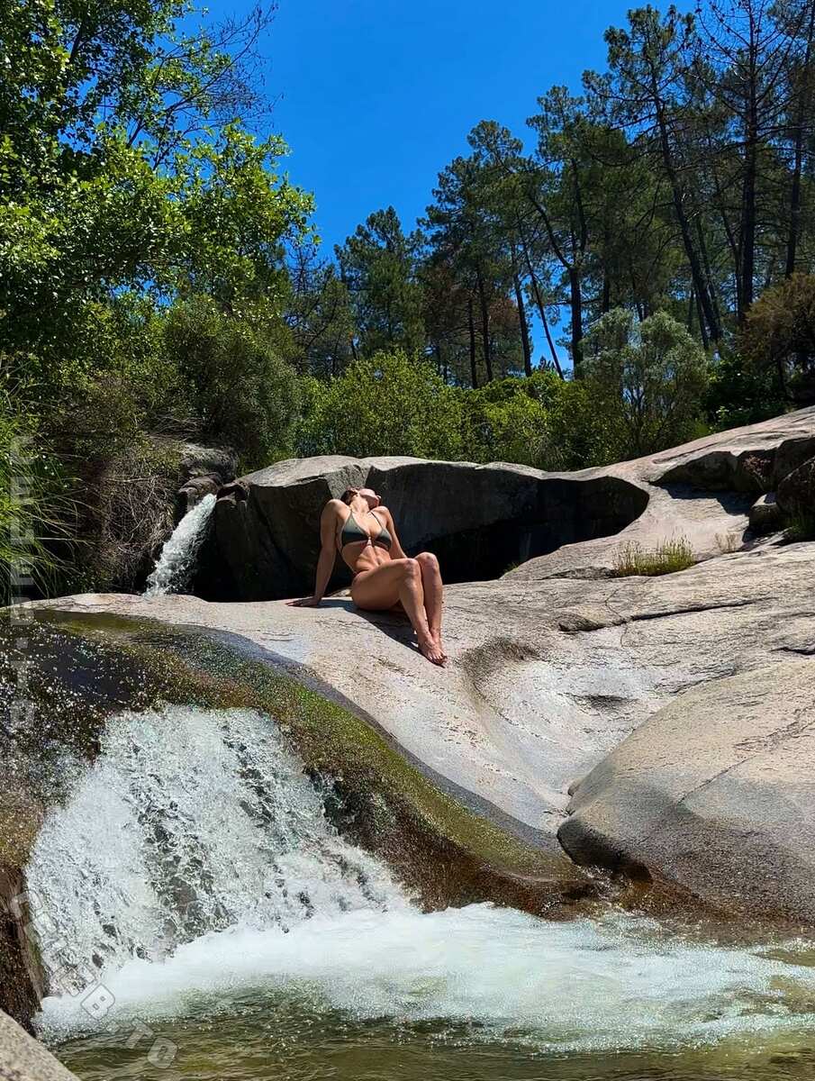 Anna Arevalo nude photo 6