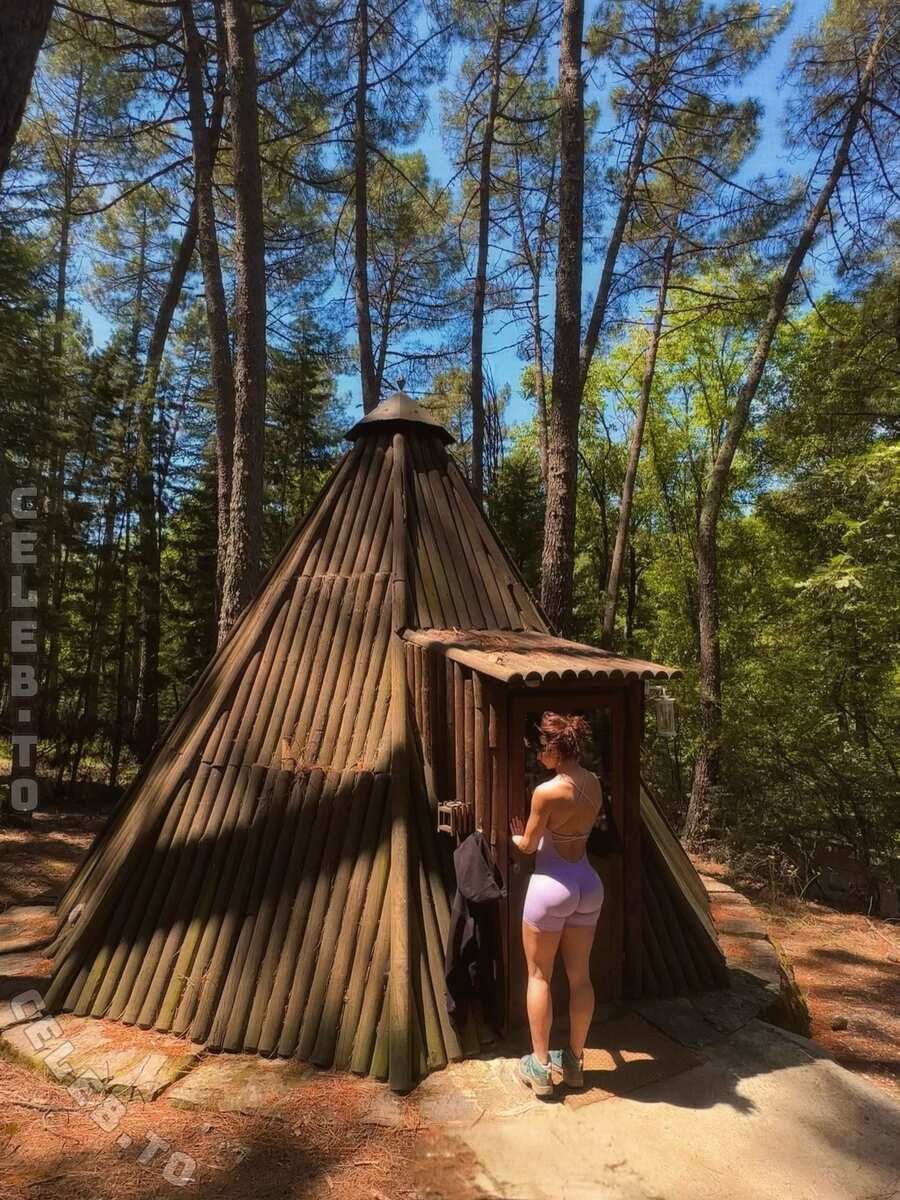 Anna Arevalo nude photo 1