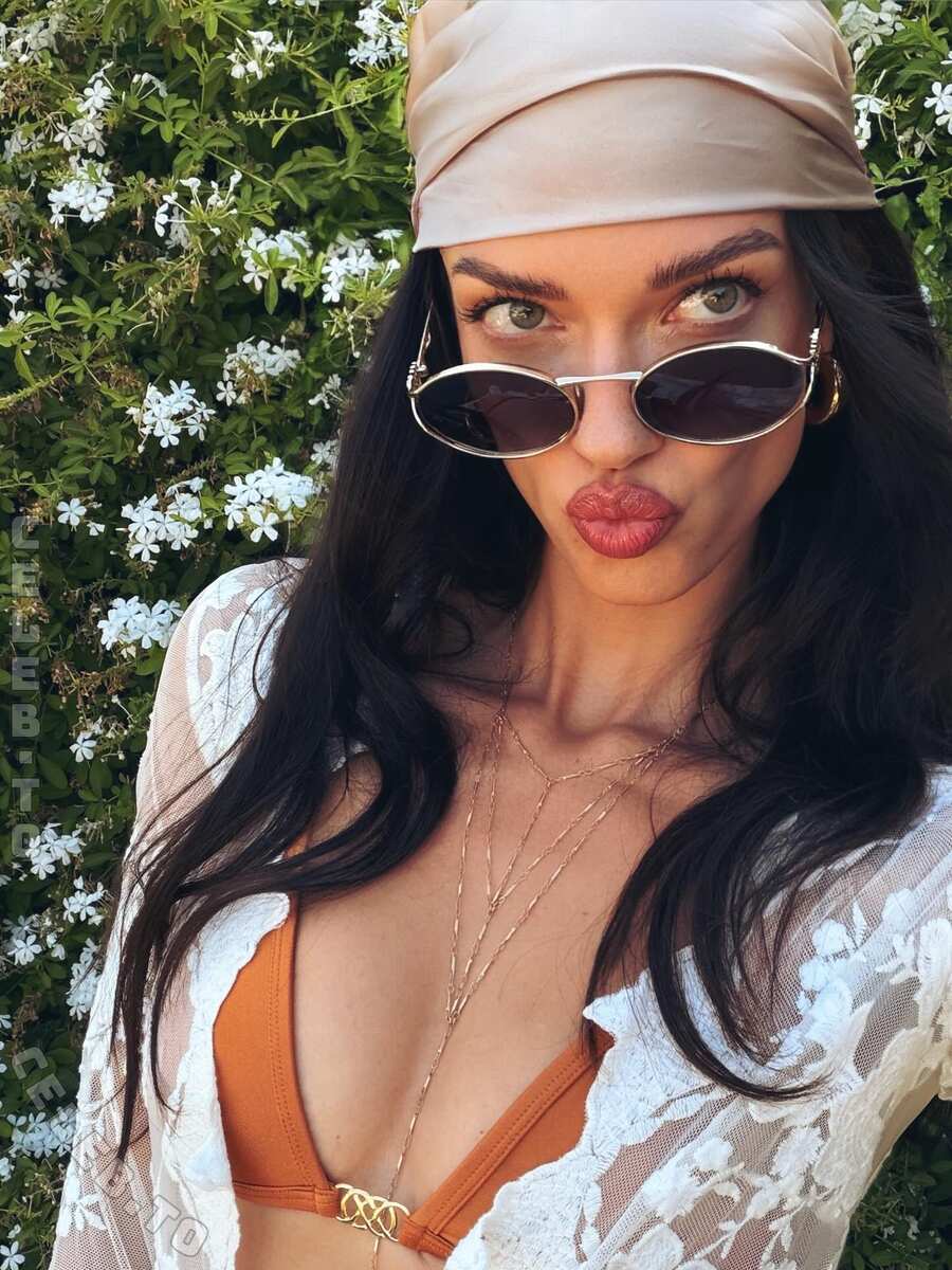 Anna-Christina Schwartz nude photo 5