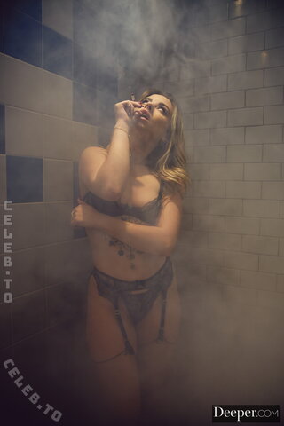 Anna Claire Clouds nude photo 9
