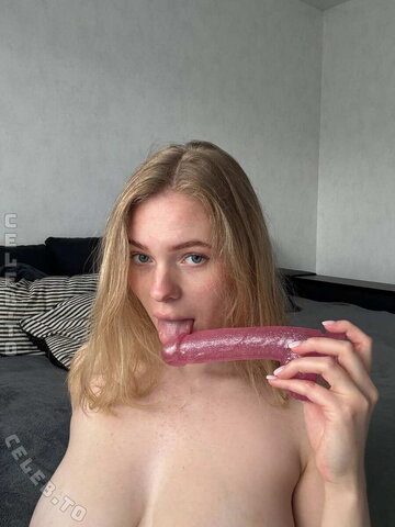 Anna die Milf nude photo 5
