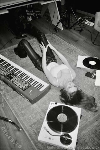 Anna Dubowick nude photo 63