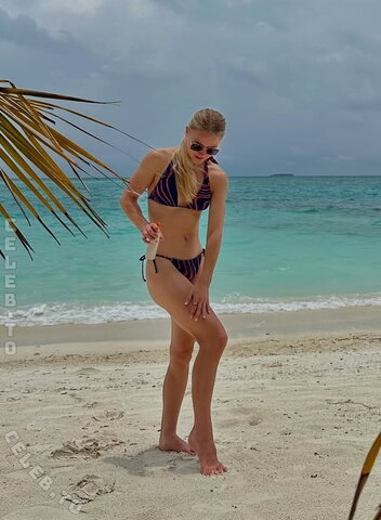 Anna Gandler nude photo 6