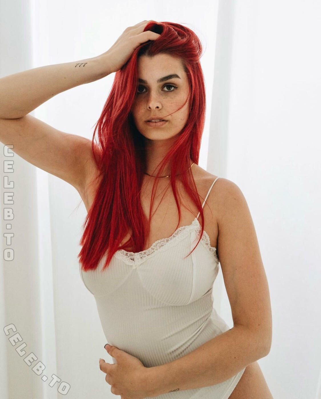 Anna Gazanis nude photo 1