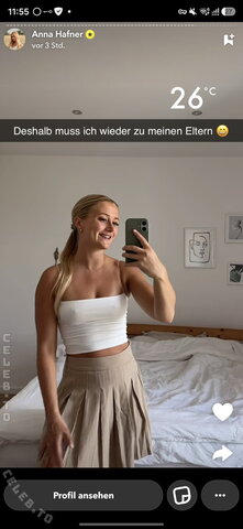 Anna Hafner – Snapchat story from today with nipple
