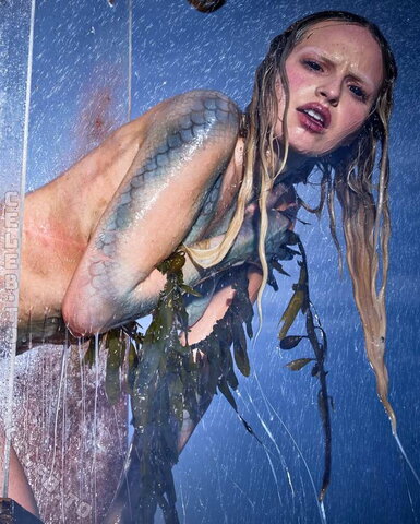 Anna Hilger – Naked shooting hot insights