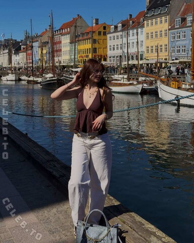 Anna Kauer nude photo 8